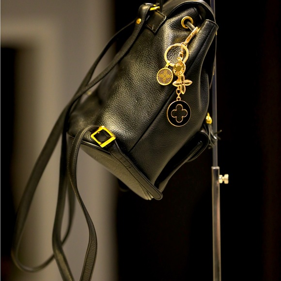 Vintage MCM black backpack w/ golden studded logo motifs & drawstrings - Picture 3 of 5